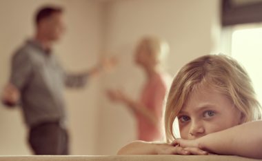 Çfarë mesazhi u dërgoni fëmijëve nëse pranoni të bëheni viktimë në marrëdhëniet me partnerin?