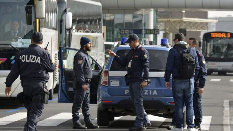 Tentuan të kryejnë mega-plaçkitjen e argjendarisë në Venedik duke përdorur bomba tymi, u arratisen në mbarë Evropën – por as kjo nuk u ndihmoi