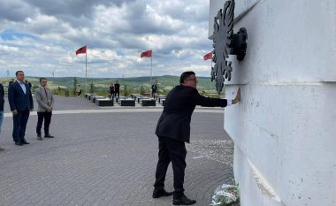 Haziri në Ditën e Çlirimit: Gjilani nderon deri në gjunjëzim veprën heroike të dëshmorëve, heronjve e martirëve të kombit