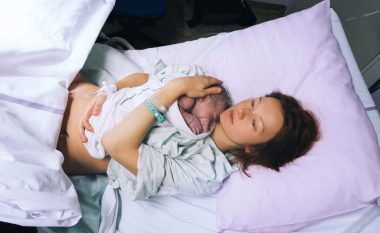 Shqetësimet e lehonisë: A është normale rrëqethja pas lindjes?