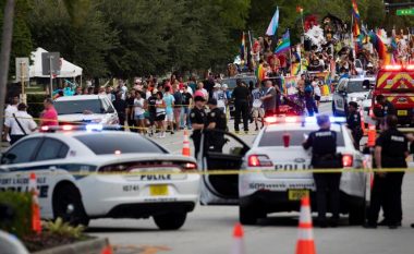 Një i vdekur ndërsa një kamion “goditi” turmën në “Paradën e Krenarisë” në Florida