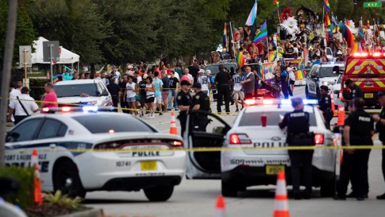 Një i vdekur ndërsa një kamion “goditi” turmën në “Paradën e Krenarisë” në Florida