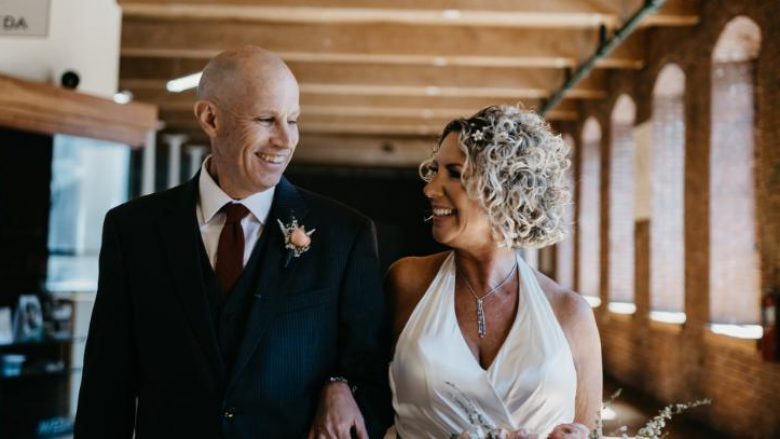 Një burrë në SHBA harroi që ishte i martuar dhe ra në dashuri me gruan e tij përsëri