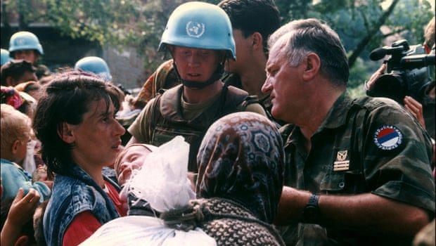 Rrëfimi për “gruan e varur”, fotografia e së cilës zbuloi më së miri të vërtetën e mizorive të Ratko Mladiqit