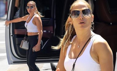 Jennifer Lopez shfaq trupin e tonifikuar gjatë një daljeje në Beverly Hills