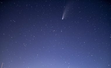 Një kometë e madhe fluturon drejt sistemit diellor