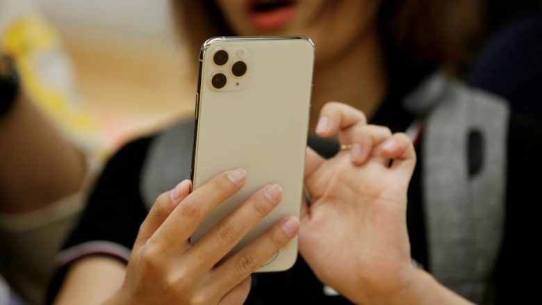 Apple po planifikon një iPhone 14 më të lirë dhe më të madh