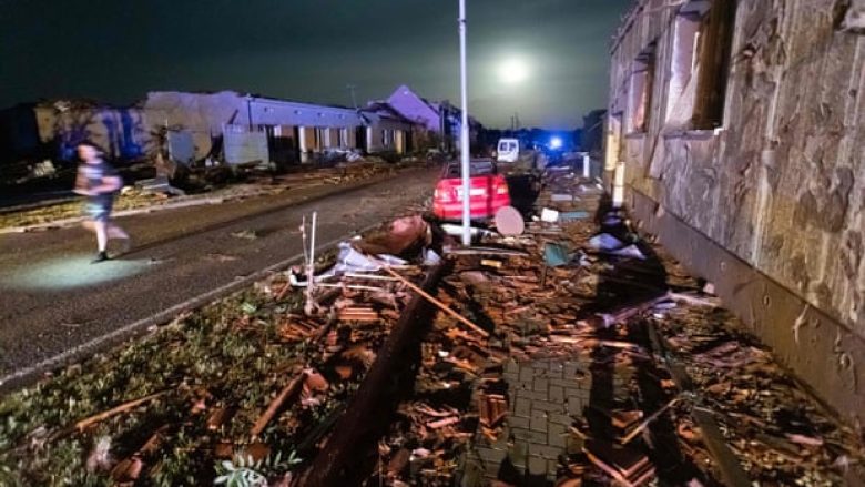 Tornado e rrallë ka goditur Çekinë – rritet numri i të vdekurve, shpallet gjendja e jashtëzakonshme