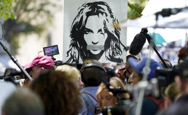 Britney Spears kërkon liri nga konservatori: Unë meritoj të kem një jetë