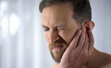 Pse kemi dhimbje koke të shpeshta dhe zhurmë në veshë