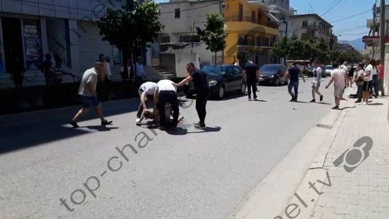 Aksidentohen nga një veturë dy të mitur në Vlorë
