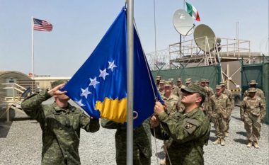 Flamuri i Kosovës ngritet për herë të parë në misionin paqësor të FSK-së në Kuvajt
