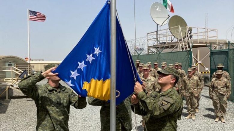 Flamuri i Kosovës ngritet për herë të parë në misionin paqësor të FSK-së në Kuvajt