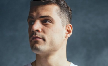 Granit Xhaka bën tatuazh në krah emrin e vajzës së porsalindur