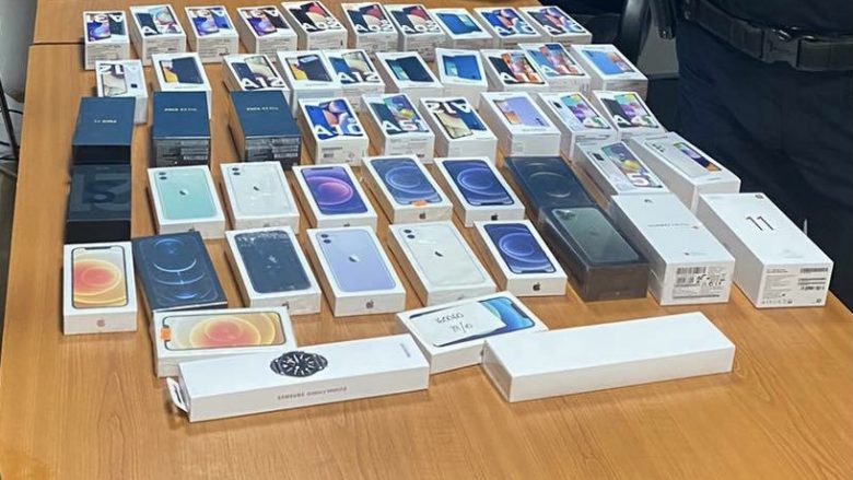 Konfiskohen 61 telefona të kontrabanduar