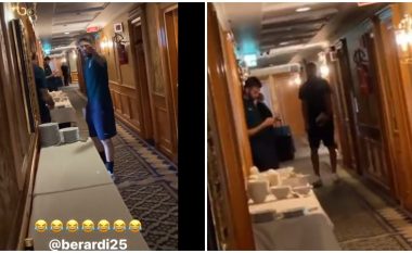 Atmosferë brilante te Italia – Jorginho tallet me Donnarumman dhe Berardin, pasi këta kishin mbetur jashtë dhomës së hotelit