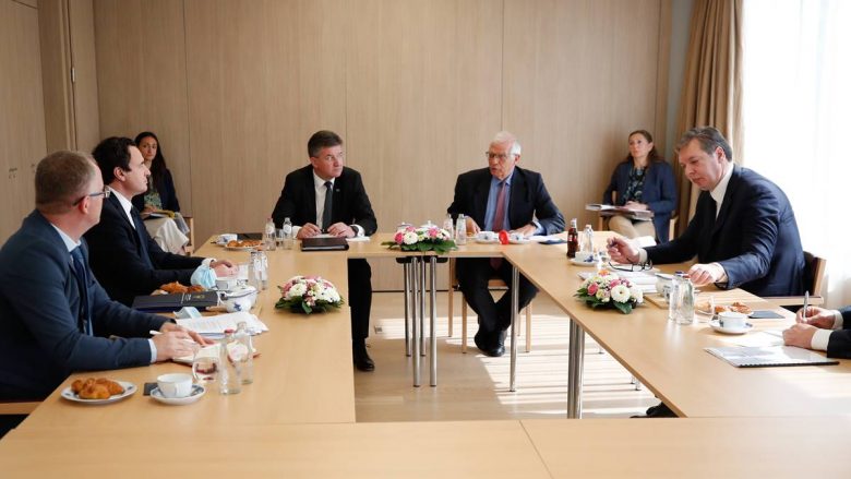 Kurti dhe Vuçiq takohen javën e tretë të korrikut në Bruksel, Serbia insiston në formimin e Asociacionit
