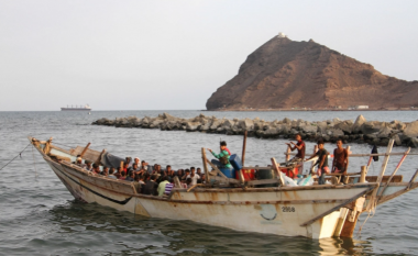 Rreth 300 migrantë mund të kenë vdekur pas përmbytjes së anijes në Jemen
