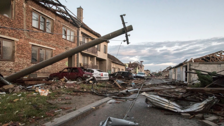 Në Çeki nis operacioni i pastrimit, pas tornados