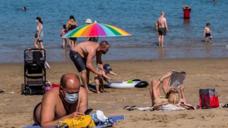 Protokolli: Kur duhet përdorur maska në plazhet e Shqipërisë?