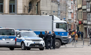 Dy të plagosur nga një sulm me thikë në Erfurt të Gjermanisë, autoritetet me një “kërkim të madh” për të dyshuarin