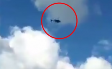 Publikohen pamjet: Momenti kur helikopteri i presidentit kolumbian goditet nga të shtënat me armë