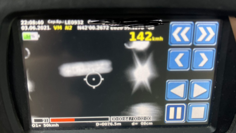 Policia kap me radar shoferin i cili voziti në Tetovë me shpejtësi mbi 140 kilometra në orë