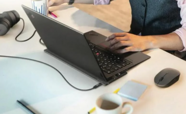 Lenovo ka prodhuar një karikues pa tela për laptop