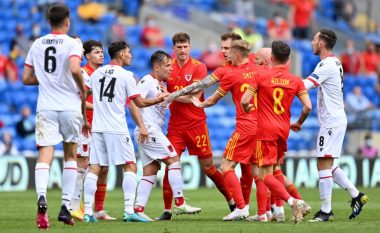 “Ndeshje jo edhe aq miqësore”, përballja e Shqipërisë ndaj Uellsit u përshkua me shumë tensione dhe kacafytje mes lojtarëve