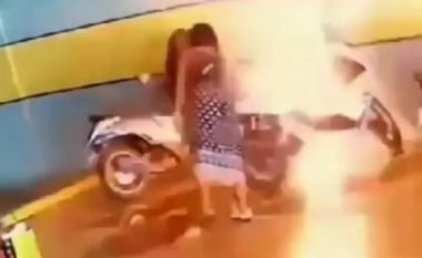 Një grua në Tajlandë hakmerret ndaj ish të dashurit duke i vënë zjarrin motoçikletës që ajo i bëri dhuratë