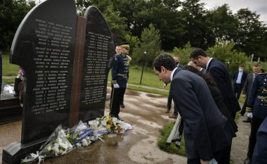 Kurti në Poklek: Duhet ta padisim Serbinë për gjenocid