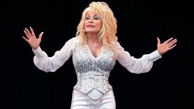 Dolly Parton: Unë nuk vesh asnjëherë tuta