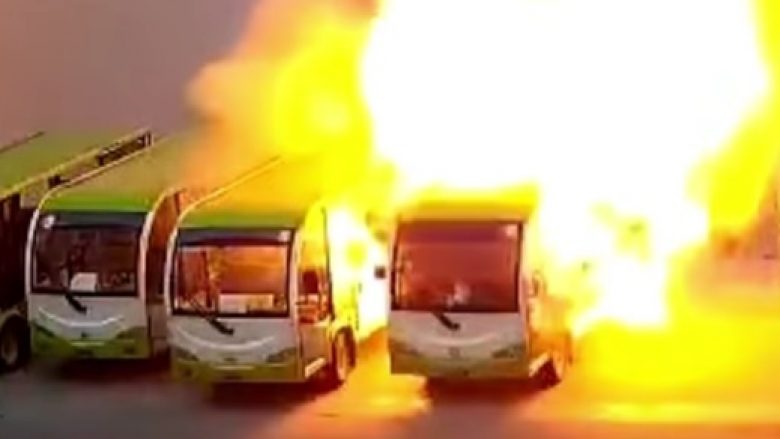 Momenti kur zjarri kaplon autobusët elektrikë?