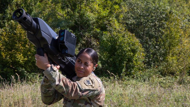 Ushtria amerikane prodhon bazuka që rrëzojnë dronët