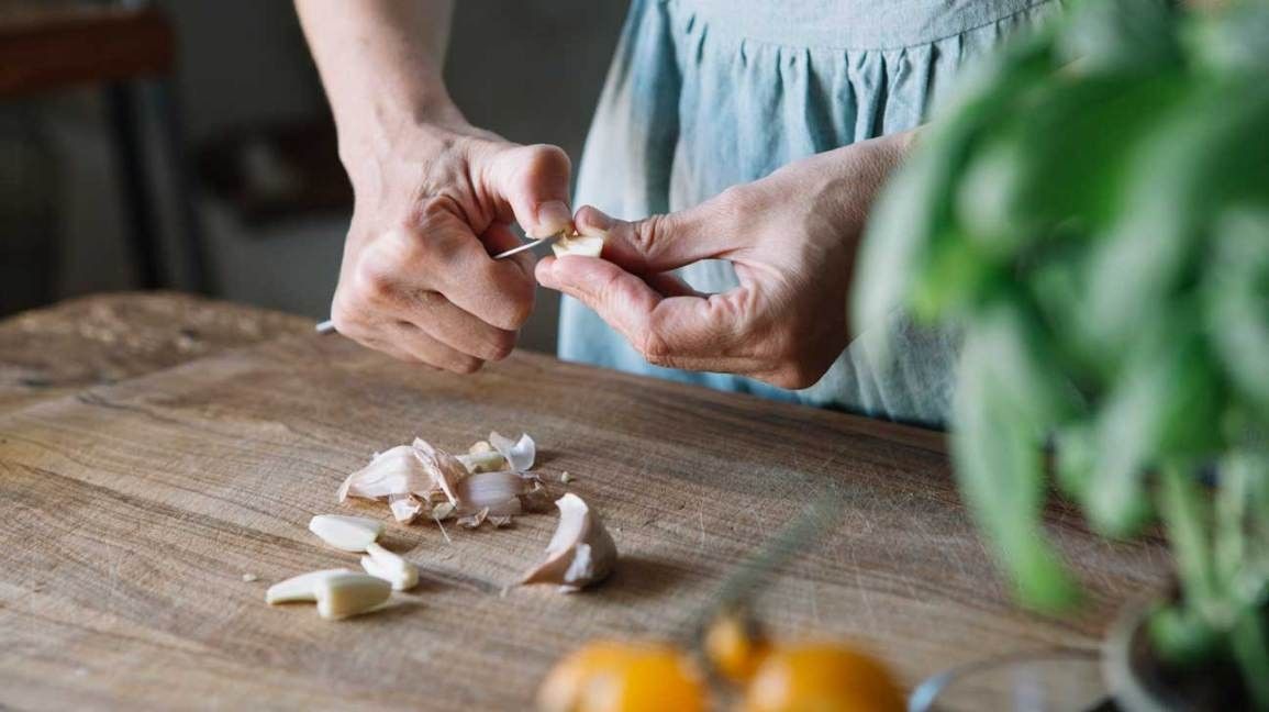 Garlic is good for the heart, but it is also a first aid when you have