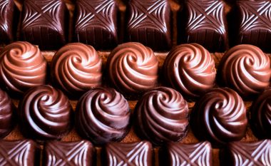 Ngrënia e çokollatës me qumësht në këtë kohë djeg dhjamin dhe ul sheqerin në gjak, sugjeron studimi