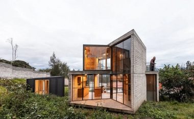 Shtëpi me kënd prej betoni dhe çeliku: një mënyrë e re për ta shijuar hapësirën