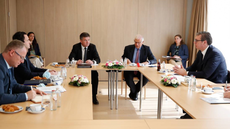 Nuk pritet të ketë takim Kurti –Vuçiq në Bruksel, BE-ja thotë se nuk ka parë gatishmëri nga asnjëra palë