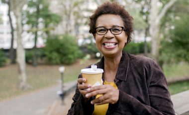 Pirja e tre filxhanëve me kafe çdo ditë mund t’ju ndihmojë të jetoni më gjatë
