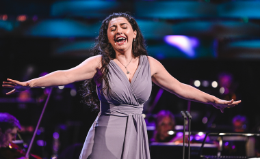 BBC publikon performancën e sopranos shqiptare Elbenita Kajtazi në ‘Cardiff Singer of the World’