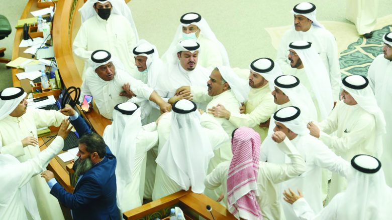 Grushte mes ministrave dhe deputetëve të opozitës në parlamentin e Kuvajtit