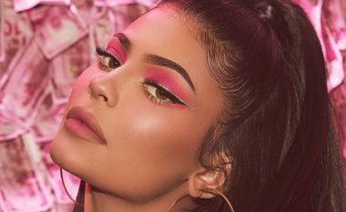 Ky produkt grimi i aprovuar nga Kylie Jenner po bënë namin në TikTok