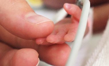 Kishte lindur ‘pesë muaj para kohe’, mjekët i dhanë zero shanse për të mbijetuar – vogëlushi nga Minesota feston ditëlindjen e parë