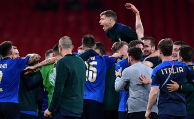 Festë e çmendur pas kualifikimit – Pamjet që tregojnë se Italia është një ekip i bashkuar