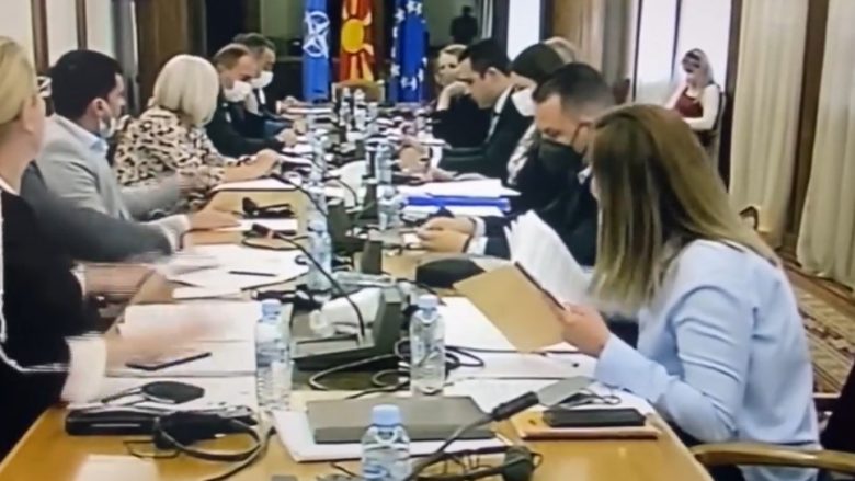 Tensione në mbledhjen e Komisionit për Zgjedhje dhe Emërime në Maqedoni