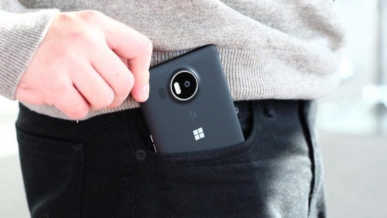 Windows 11 funksionon në një telefon inteligjent Lumia