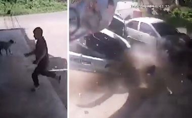 Momenti kur tajlandezi arriti të shmangte përplasjen nga një veturë që po vinte drejt tij