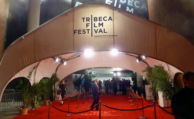 Veshjet më të bukura në tapetin e kuq të “Tribeca Film Festival”