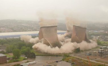 Momenti kur shpërthimi shkatërroi katër kulla ftohëse të termocentralit në Angli