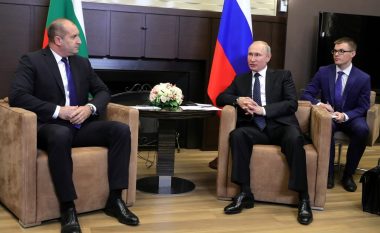 Në prag të zgjedhjeve parlamentare, presidenti Rumen Radev po e shtynë Bullgarinë drejt Rusisë